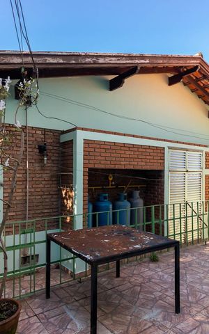 Casa para alugar com 290m², 3 quartos e 4 vagasQuintal