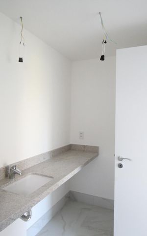 Apartamento à venda com 142m², 3 quartos e 3 vagasBanheiro da Suíte 1