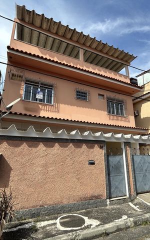Casa de condomínio à venda com 210m², 3 quartos e 3 vagasFachada + placa