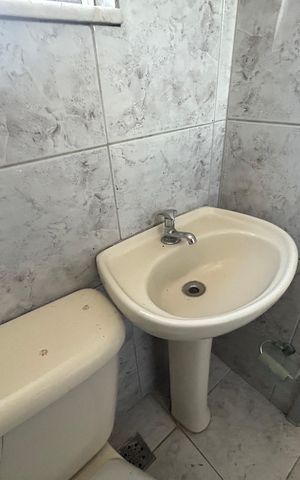 Casa de condomínio à venda com 210m², 3 quartos e 3 vagasBanheiro do Quarto 2 Suíte