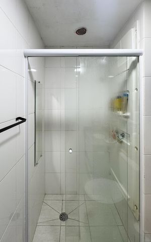 Apartamento à venda com 47m², 2 quartos e 1 vaga Apartamento à venda com 47m², 2 quartos e 1 vagaBanheiro Social