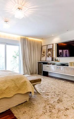 Casa de condomínio à venda com 600m², 4 quartos e 4 vagas Casa de condomínio à venda com 600m², 4 quartos e 4 vagasQuarto