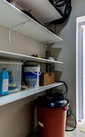 Casa de condomínio à venda com 600m², 4 quartos e 4 vagas Casa de condomínio à venda com 600m², 4 quartos e 4 vagasÁrea de Serviço