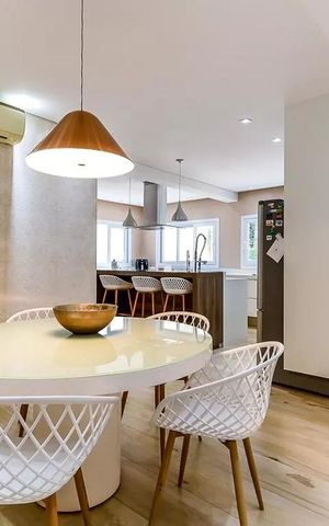 Casa de condomínio à venda com 600m², 4 quartos e 4 vagas Casa de condomínio à venda com 600m², 4 quartos e 4 vagasSala de Jantar
