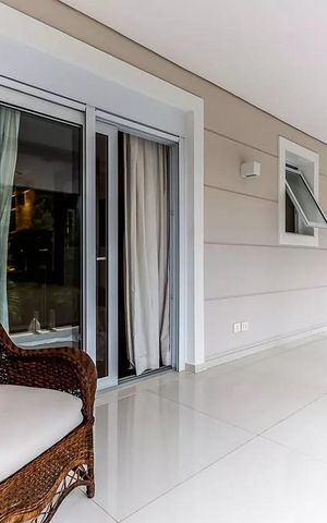 Casa de condomínio à venda com 600m², 4 quartos e 4 vagas Casa de condomínio à venda com 600m², 4 quartos e 4 vagasVaranda