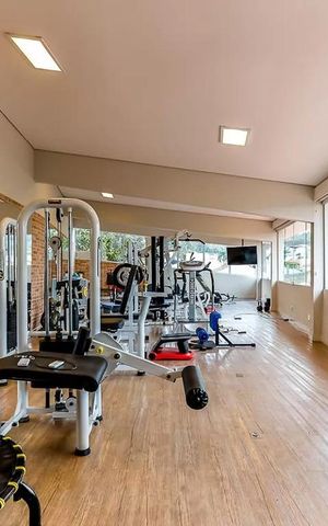 Casa de condomínio à venda com 600m², 4 quartos e 4 vagas Casa de condomínio à venda com 600m², 4 quartos e 4 vagasAcademia