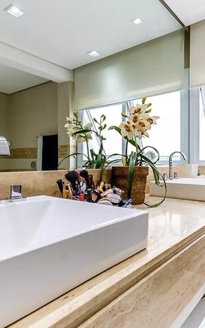 Casa de condomínio à venda com 600m², 4 quartos e 4 vagas Casa de condomínio à venda com 600m², 4 quartos e 4 vagasBanheiro