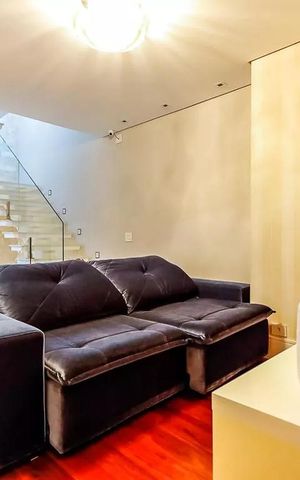 Casa de condomínio à venda com 600m², 4 quartos e 4 vagas Casa de condomínio à venda com 600m², 4 quartos e 4 vagasSala