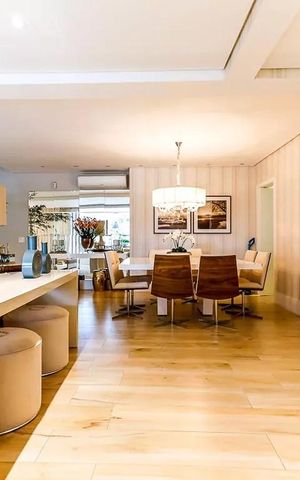 Casa de condomínio à venda com 600m², 4 quartos e 4 vagas Casa de condomínio à venda com 600m², 4 quartos e 4 vagasSala