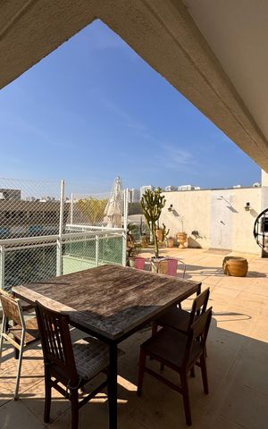 Apartamento à venda com 160m², 2 quartos e 2 vagas Apartamento à venda com 160m², 2 quartos e 2 vagasTerraço