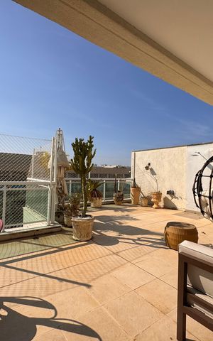 Apartamento à venda com 160m², 2 quartos e 2 vagas Apartamento à venda com 160m², 2 quartos e 2 vagasTerraço