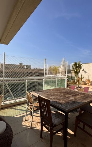 Apartamento à venda com 160m², 2 quartos e 2 vagas Apartamento à venda com 160m², 2 quartos e 2 vagasTerraço