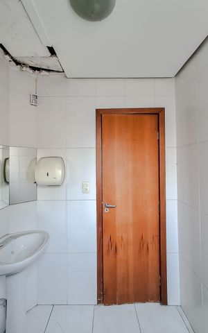 Casa para alugar com 350m², 3 quartos e 6 vagas Casa para alugar com 350m², 3 quartos e 6 vagasBanheiro