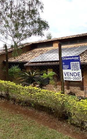 Casa de condomínio à venda com 400m², 4 quartos e 4 vagas Casa de condomínio à venda com 400m², 4 quartos e 4 vagasFachada