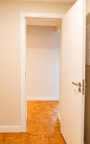 Apartamento à venda com 145m², 3 quartos e 1 vaga Apartamento à venda com 145m², 3 quartos e 1 vagaEscritório