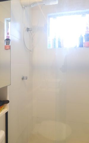 Casa de condomínio à venda com 60m², 2 quartos e 2 vagasBanheiro