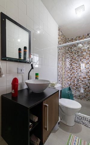 Casa à venda com 44m², 1 quarto e sem vaga Casa à venda com 44m², 1 quarto e sem vagaBanheiro