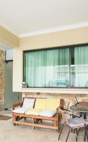 Casa à venda com 153m², 4 quartos e 4 vagas