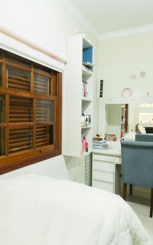 Casa à venda com 153m², 4 quartos e 4 vagas