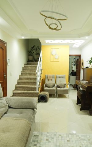 Casa à venda com 153m², 4 quartos e 4 vagas