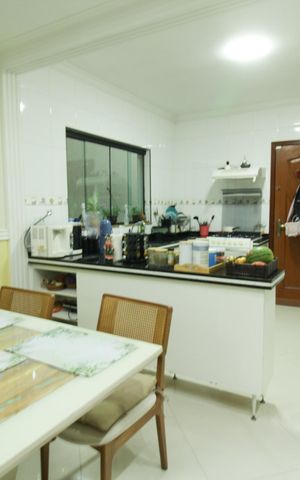 Casa à venda com 153m², 4 quartos e 4 vagas