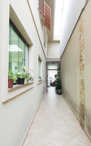 Casa à venda com 153m², 4 quartos e 4 vagas
