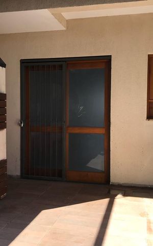 Casa à venda com 121m², 2 quartos e 1 vaga Casa à venda com 121m², 2 quartos e 1 vagaÁrea externa