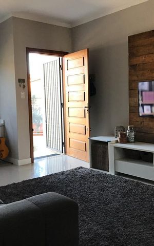 Casa à venda com 121m², 2 quartos e 1 vaga Casa à venda com 121m², 2 quartos e 1 vagaSala