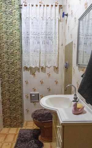 Casa à venda com 550m², 6 quartos e 2 vagasCasa 1 - lavabo 
