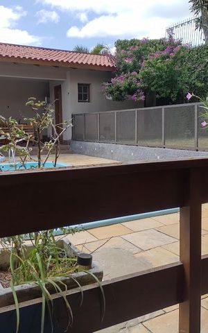 Casa à venda com 350m², 3 quartos e 3 vagas Casa à venda com 350m², 3 quartos e 3 vagasVaranda