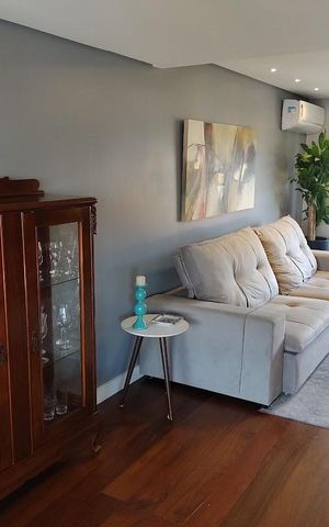 Casa à venda com 350m², 3 quartos e 3 vagas Casa à venda com 350m², 3 quartos e 3 vagasSala