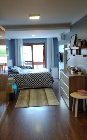 Casa à venda com 350m², 3 quartos e 3 vagas Casa à venda com 350m², 3 quartos e 3 vagasQuarto