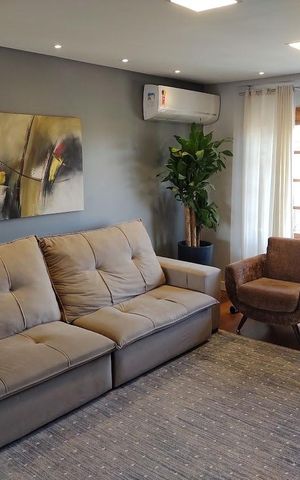 Casa à venda com 350m², 3 quartos e 3 vagas Casa à venda com 350m², 3 quartos e 3 vagasSala