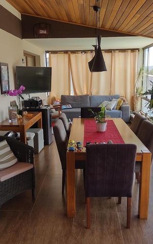 Casa à venda com 350m², 3 quartos e 3 vagas Casa à venda com 350m², 3 quartos e 3 vagasVaranda