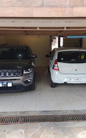 Casa à venda com 350m², 3 quartos e 3 vagas Casa à venda com 350m², 3 quartos e 3 vagasÁrea externa