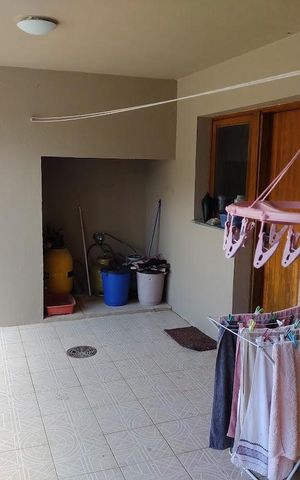 Casa à venda com 350m², 3 quartos e 3 vagas Casa à venda com 350m², 3 quartos e 3 vagasÁrea externa