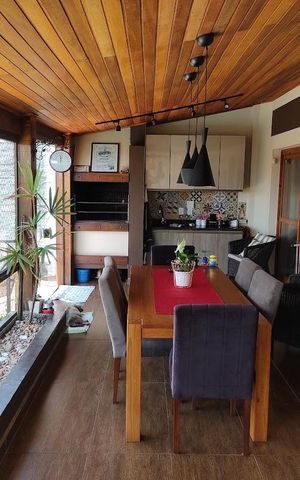 Casa à venda com 350m², 3 quartos e 3 vagas Casa à venda com 350m², 3 quartos e 3 vagasVaranda