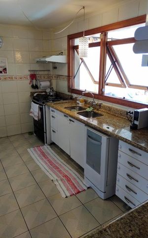 Casa à venda com 350m², 3 quartos e 3 vagas Casa à venda com 350m², 3 quartos e 3 vagasCozinha