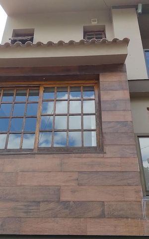 Casa à venda com 350m², 3 quartos e 3 vagas Casa à venda com 350m², 3 quartos e 3 vagasÁrea externa