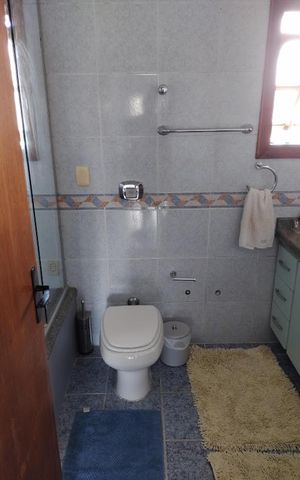 Casa à venda com 350m², 3 quartos e 3 vagas Casa à venda com 350m², 3 quartos e 3 vagasBanheiro