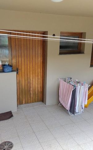 Casa à venda com 350m², 3 quartos e 3 vagas Casa à venda com 350m², 3 quartos e 3 vagasÁrea externa