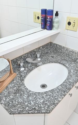 Apartamento à venda com 61m², 2 quartos e 2 vagasBanheiro da Suíte