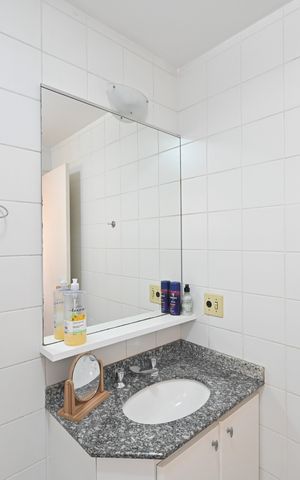 Apartamento à venda com 61m², 2 quartos e 2 vagasBanheiro da Suíte
