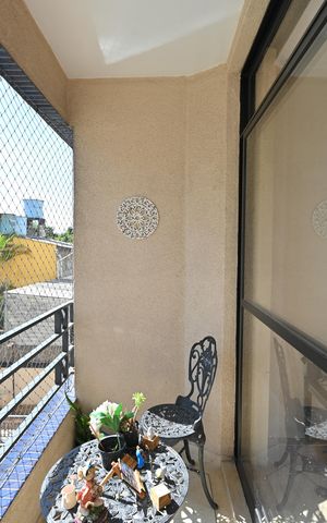 Apartamento à venda com 61m², 2 quartos e 2 vagasVaranda