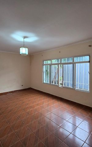Casa à venda com 220m², 3 quartos e 4 vagas Casa à venda com 220m², 3 quartos e 4 vagasSala