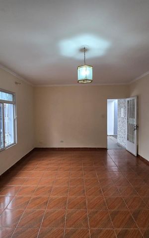Casa à venda com 220m², 3 quartos e 4 vagas Casa à venda com 220m², 3 quartos e 4 vagasSala