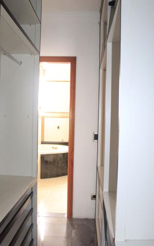 Casa à venda com 247m², 5 quartos e 2 vagasCloset da Suíte