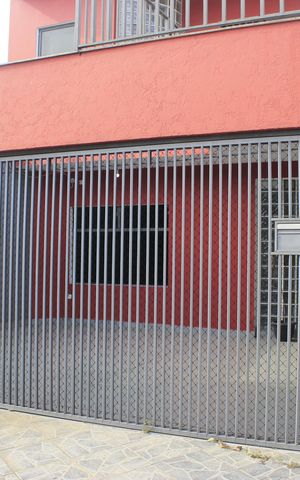 Casa à venda com 247m², 5 quartos e 2 vagasFachada