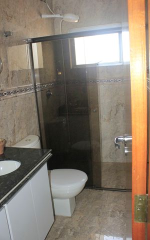 Casa à venda com 247m², 5 quartos e 2 vagasBanheiro social
