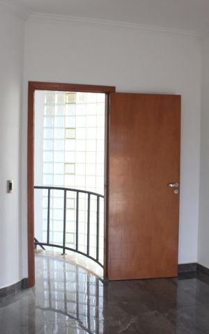 Casa à venda com 247m², 5 quartos e 2 vagasSuíte